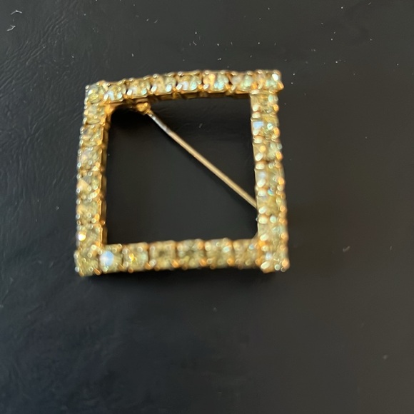 VINTAGE LOOK BROOCHES (2) SOLD TOGETHER - Picture 4 of 7